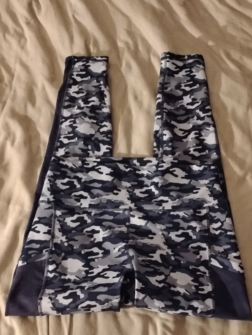 Fabletics Navy & Gray Camo Powerhold Leggings Size Medium